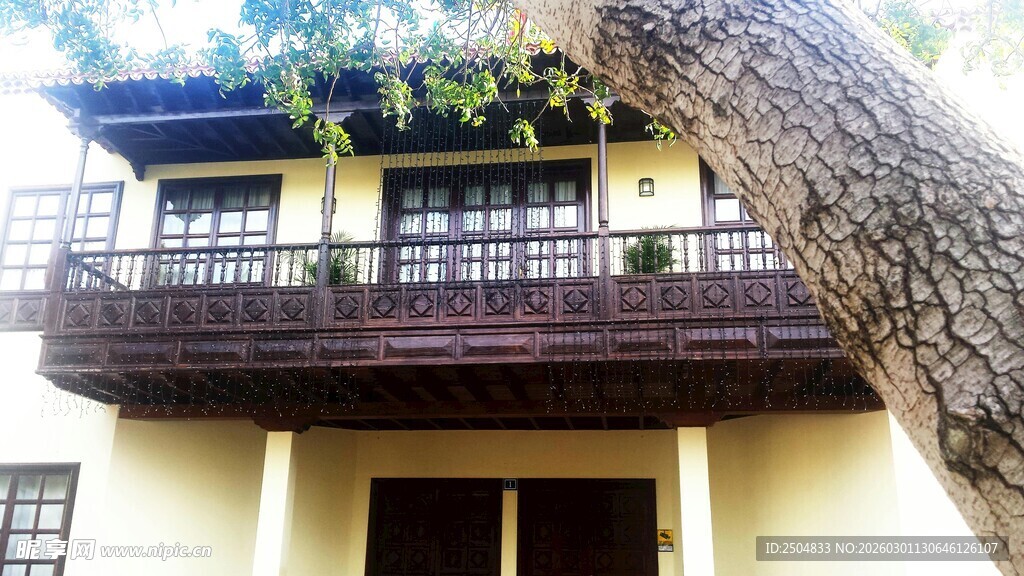 复古风格阳台建筑外观