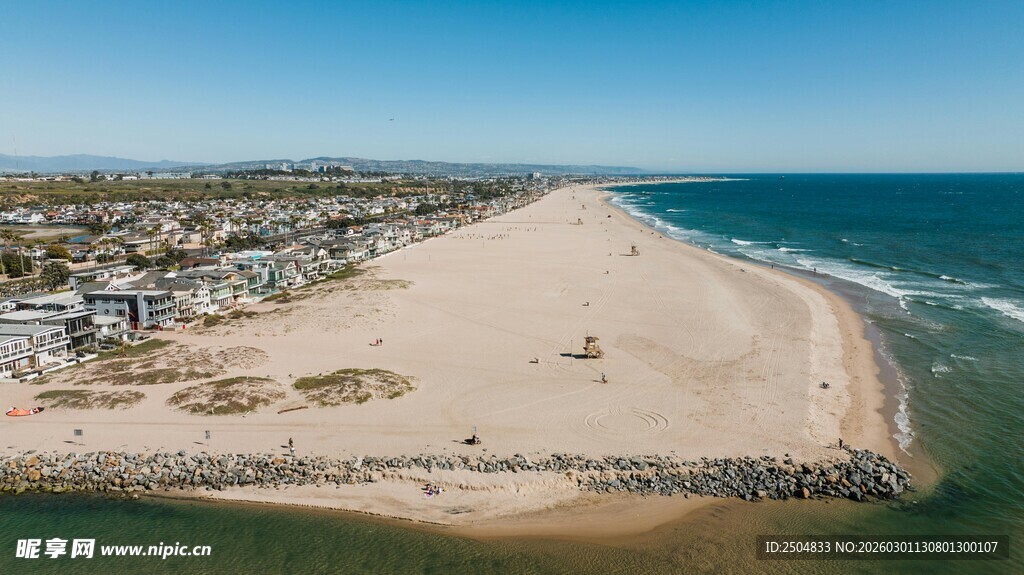 美丽海滨沙滩全景风光