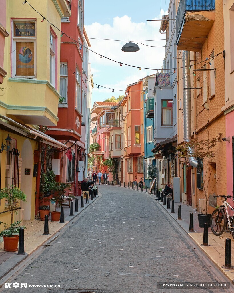 彩色小巷  溢异域风情