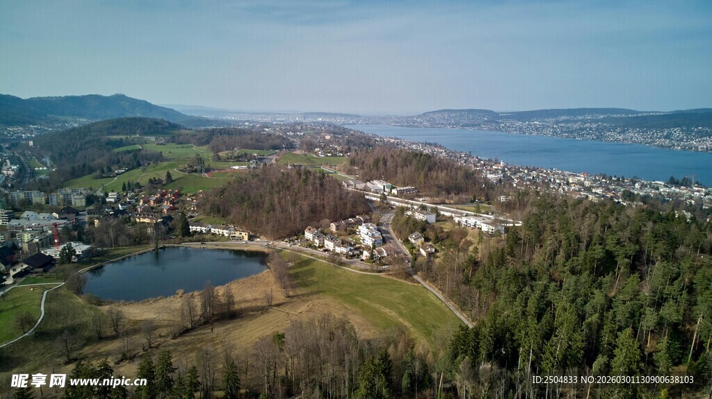 湖畔山林美景俯瞰