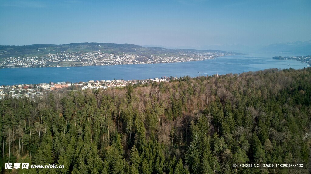 俯瞰山林与辽阔海景