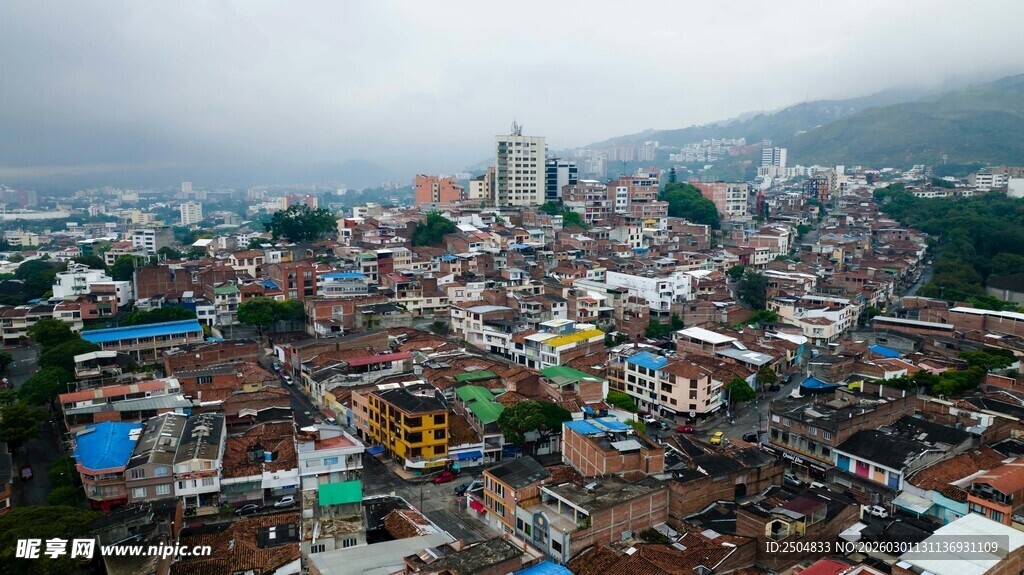 俯瞰多彩小镇风貌