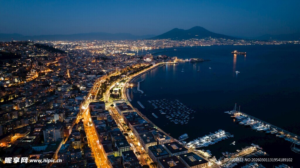 城市海滨夜景璀璨风光