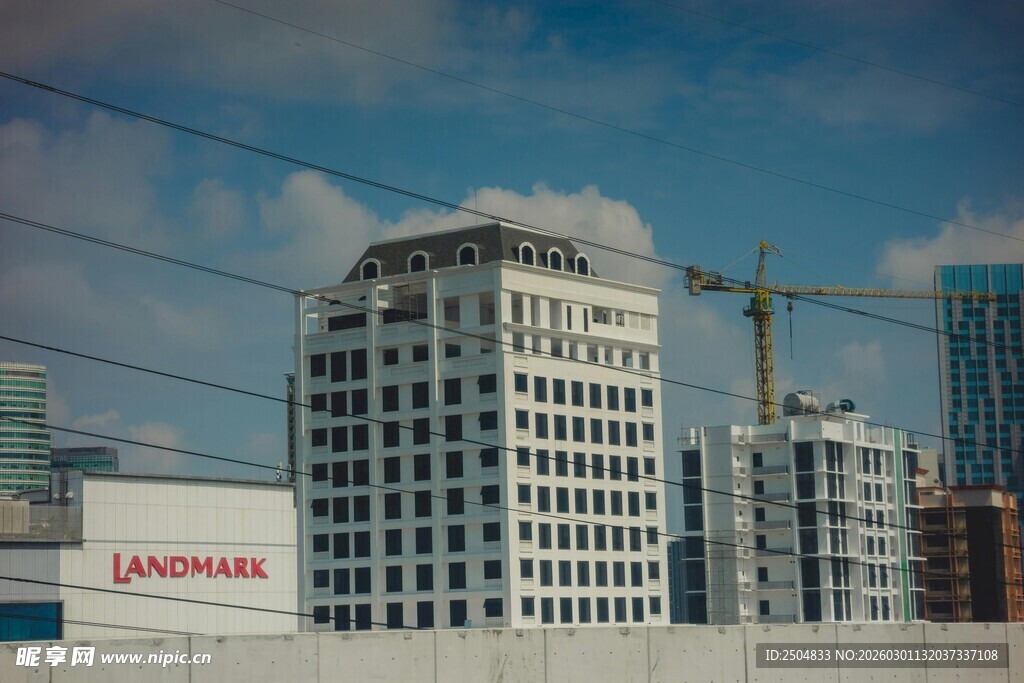 城市中的现代高楼建筑