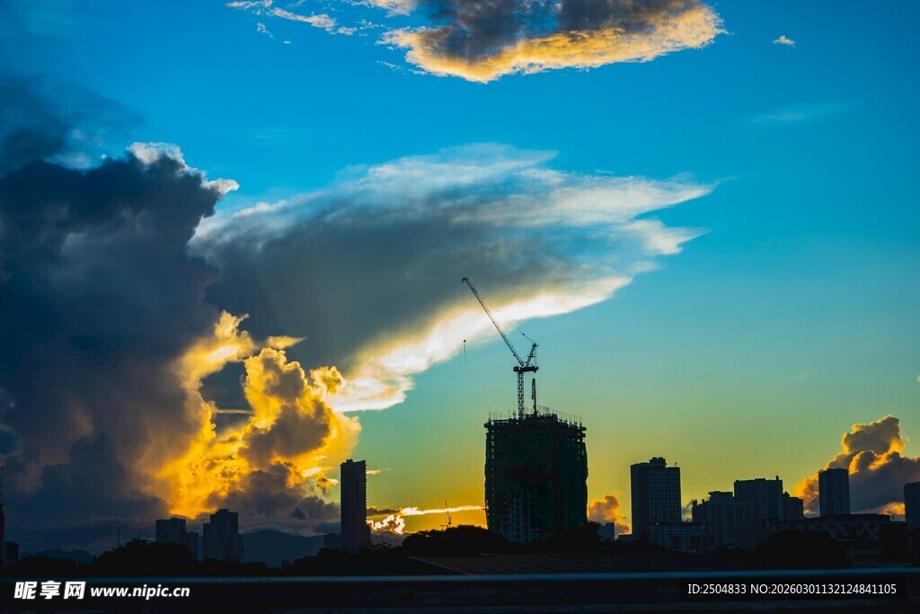 城市黄昏天际线风景