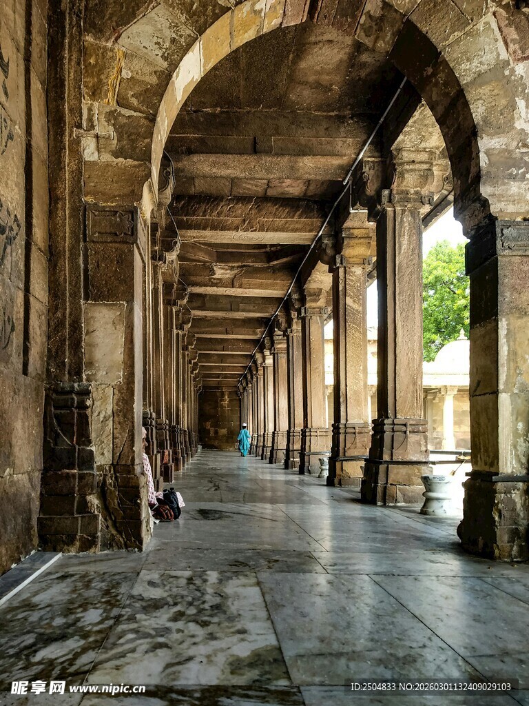 古老拱形长廊建筑景观
