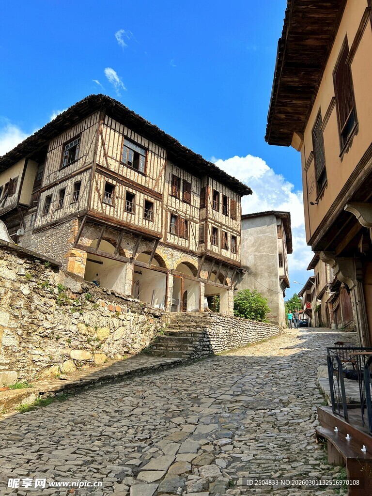 古老街巷中的欧式建筑