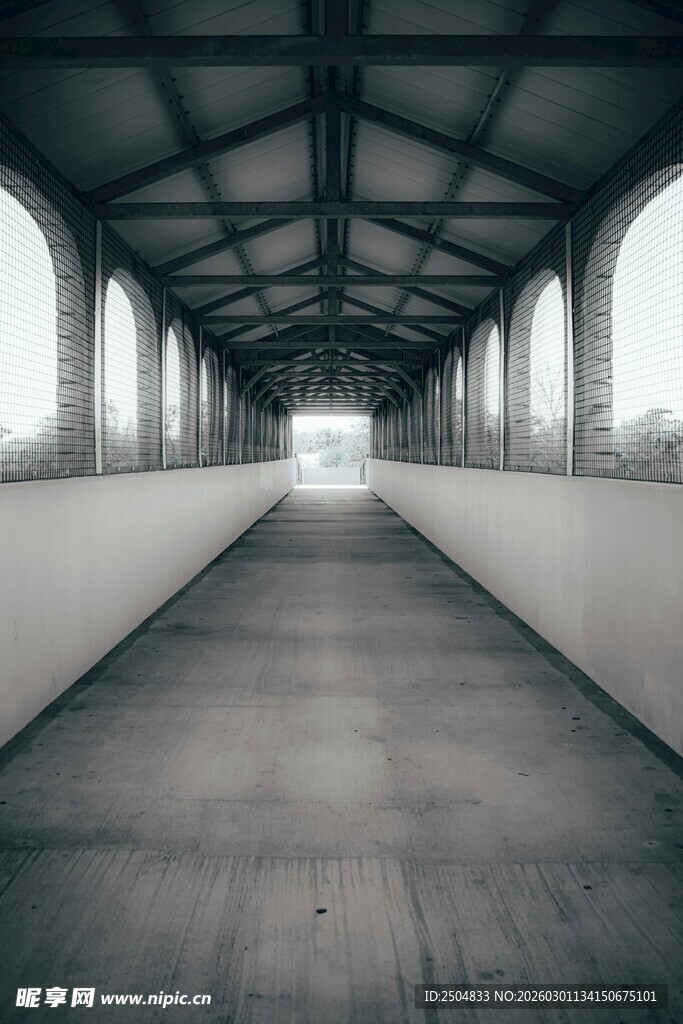 空旷长廊 工业风建筑空间