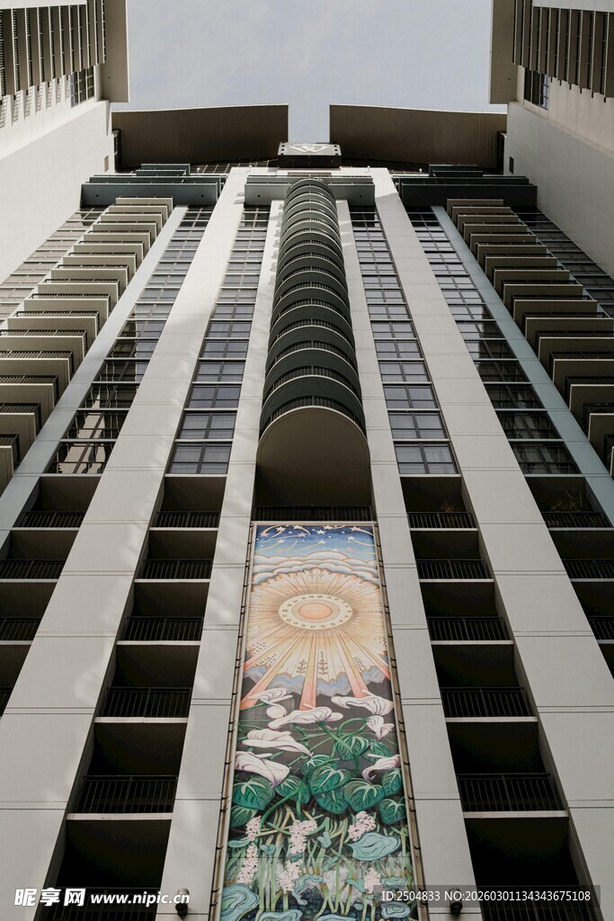 俯瞰高楼间的艺术景观