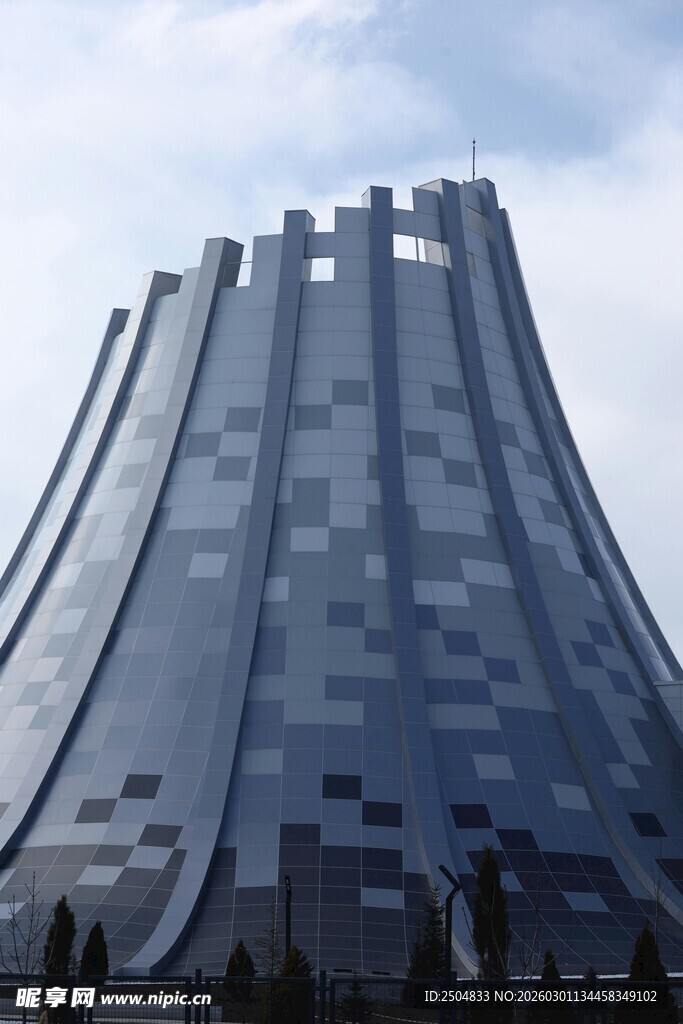 现代风格独特锥形建筑