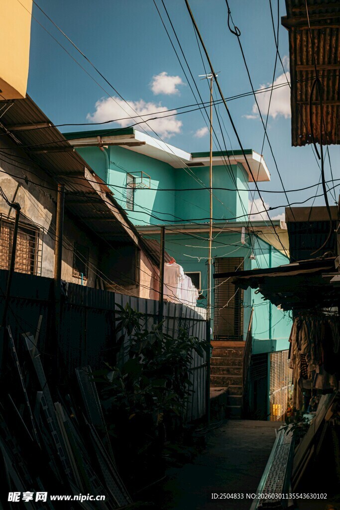 老旧街巷中 居民建筑