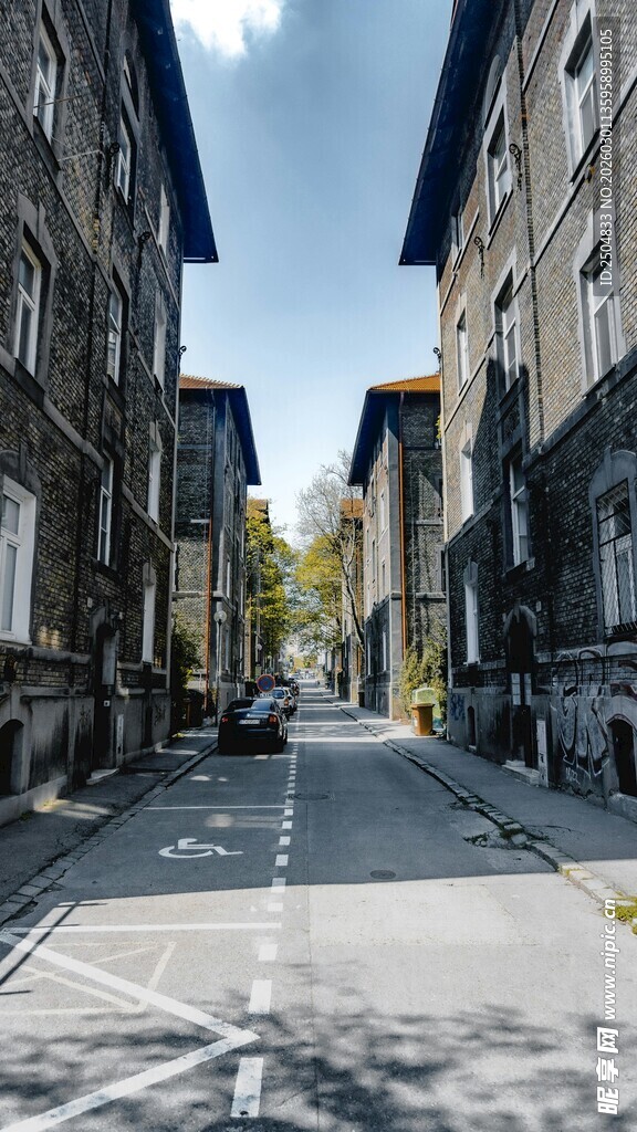 古老街道的静谧景致