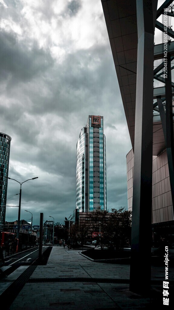 城市天际线 阴天中的高楼