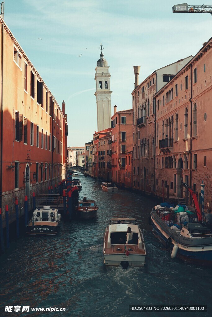 威尼斯水城的静谧河道