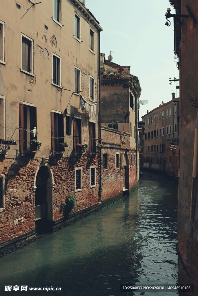 威尼斯水城的静谧小巷