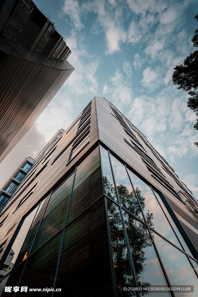 现代摩天大楼仰视景观