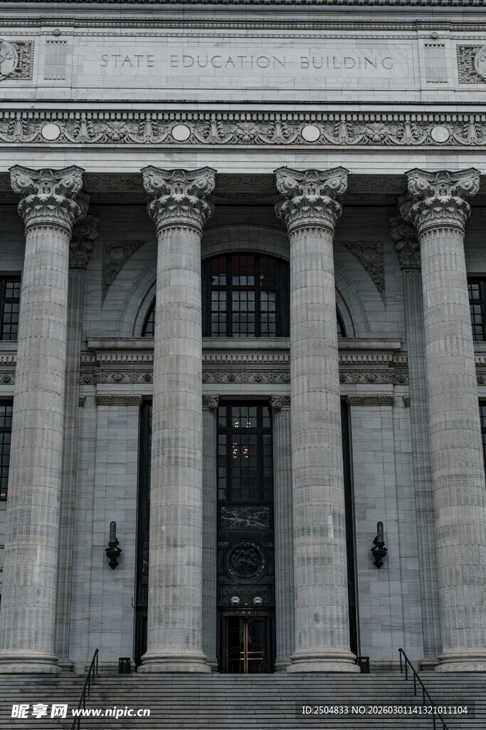 古典风格宏伟石柱建筑