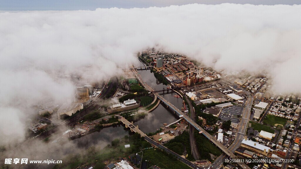 云海之上的城市景观