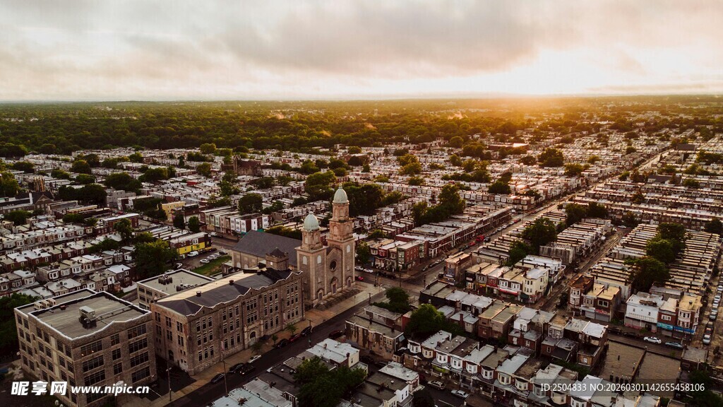 城市日出全景俯瞰