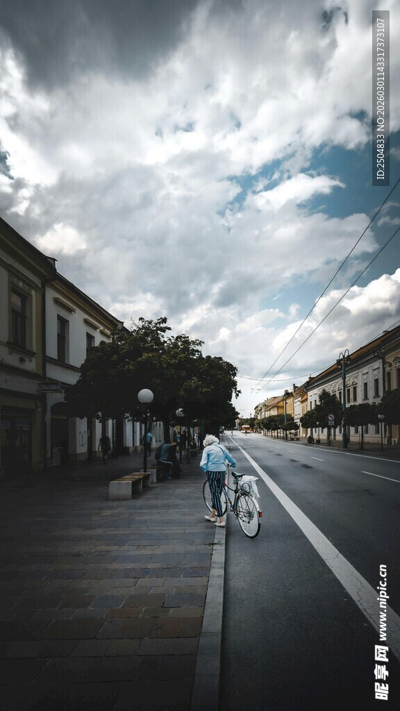 城市街道空旷景象