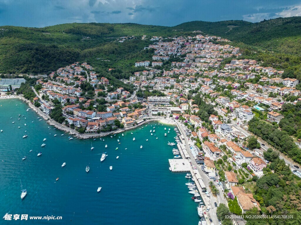海滨小镇鸟瞰美景