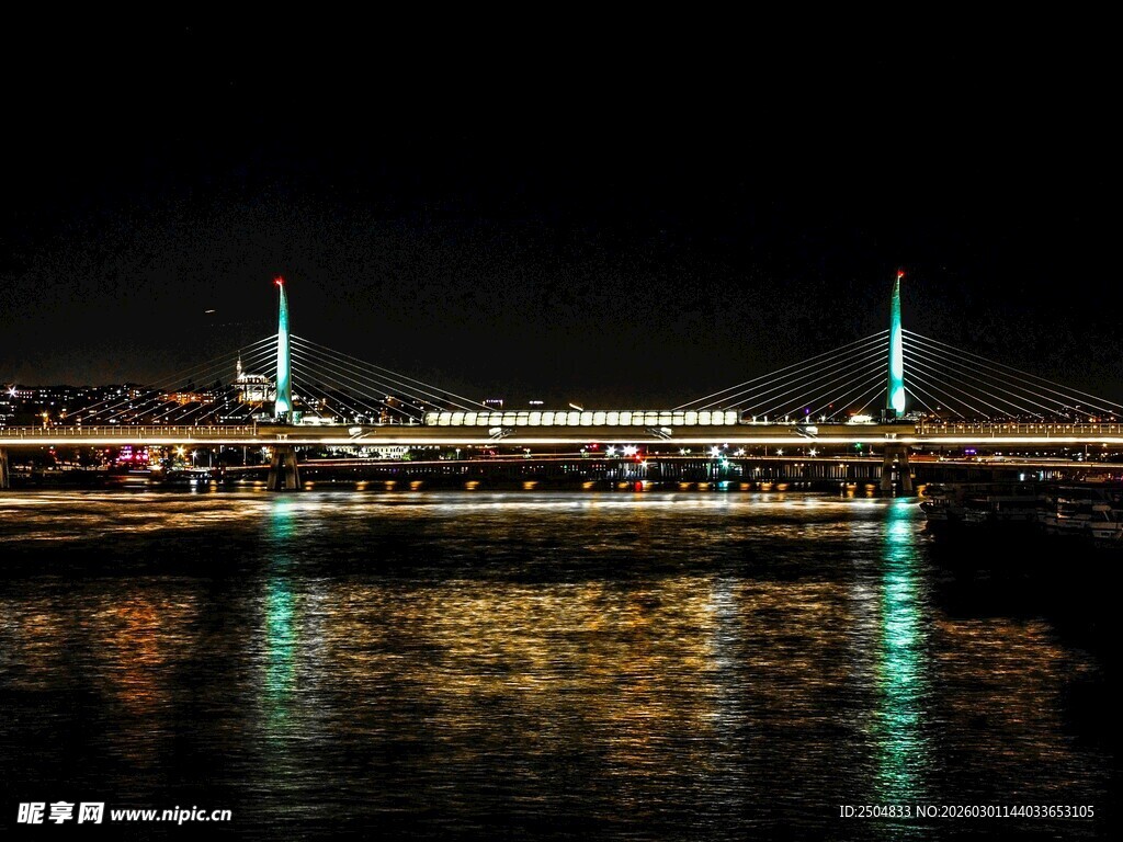 城市夜景桥梁灯光倒影