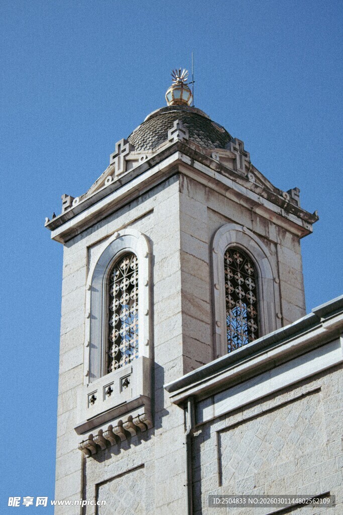 古典钟楼建筑特写