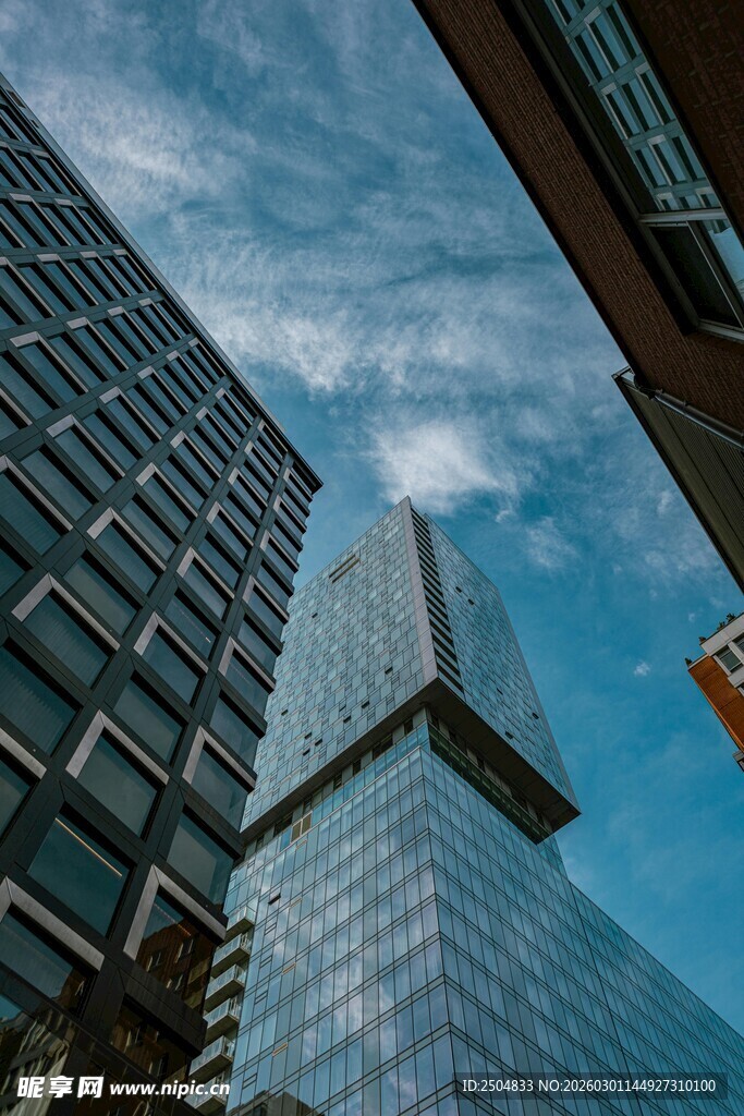 都市摩天大楼仰视景观