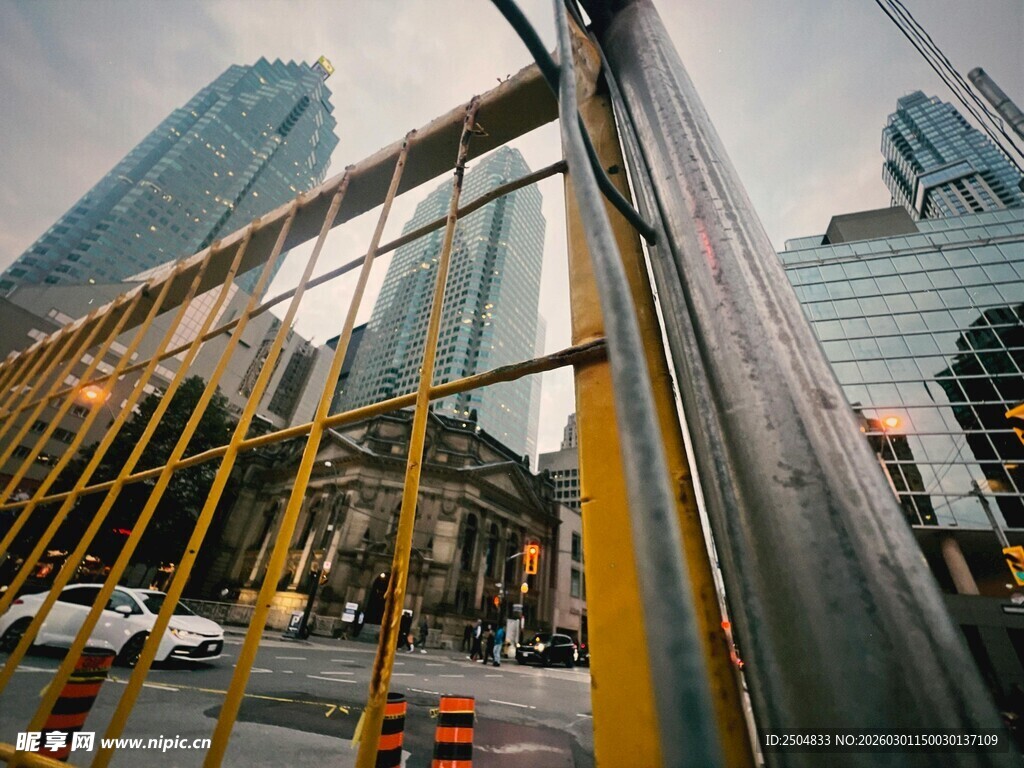 城市建筑中的金属结构景观