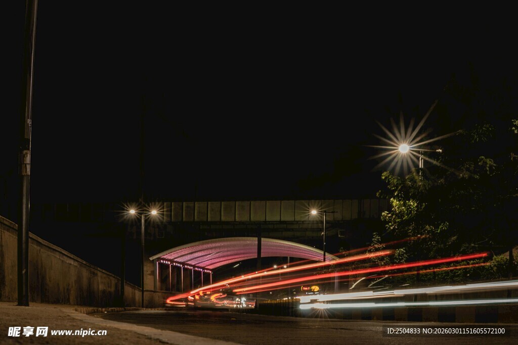 夜晚桥梁光影绚丽景观