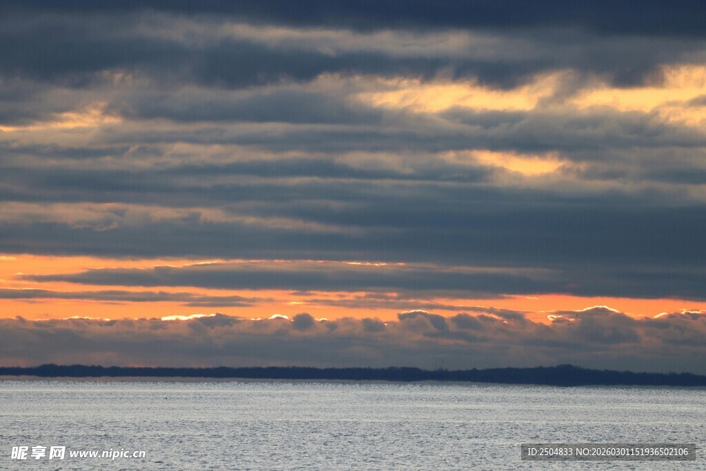 海上黄昏 云霞满天