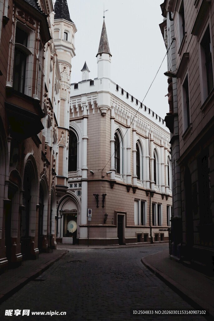 欧式街道上的古典建筑