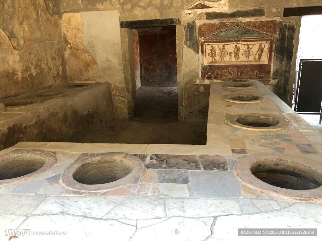 古老遗址中的石制设施