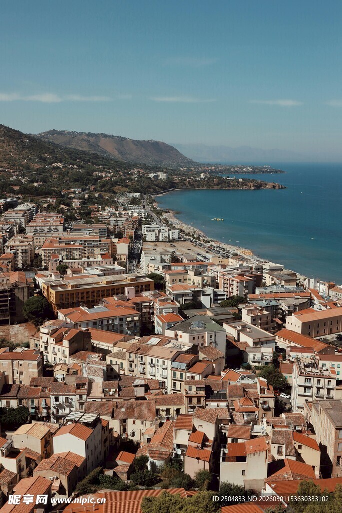 海滨城市俯瞰美景