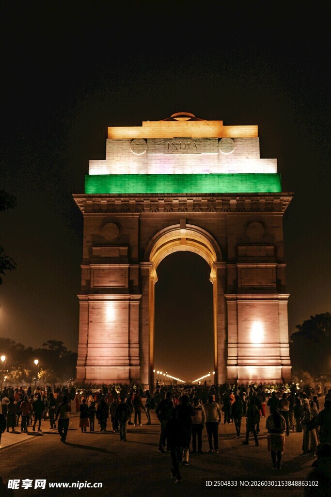  度门夜景 人群聚集