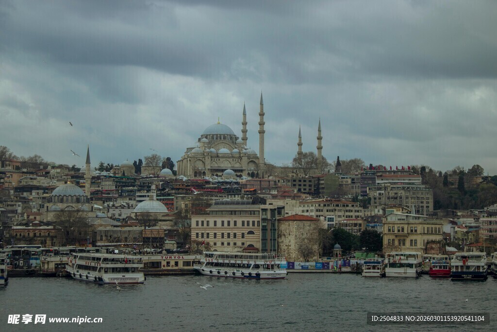伊斯坦布尔城市河畔景观