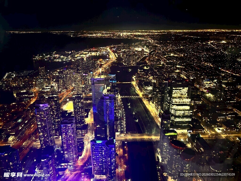 城市璀璨夜景俯瞰图