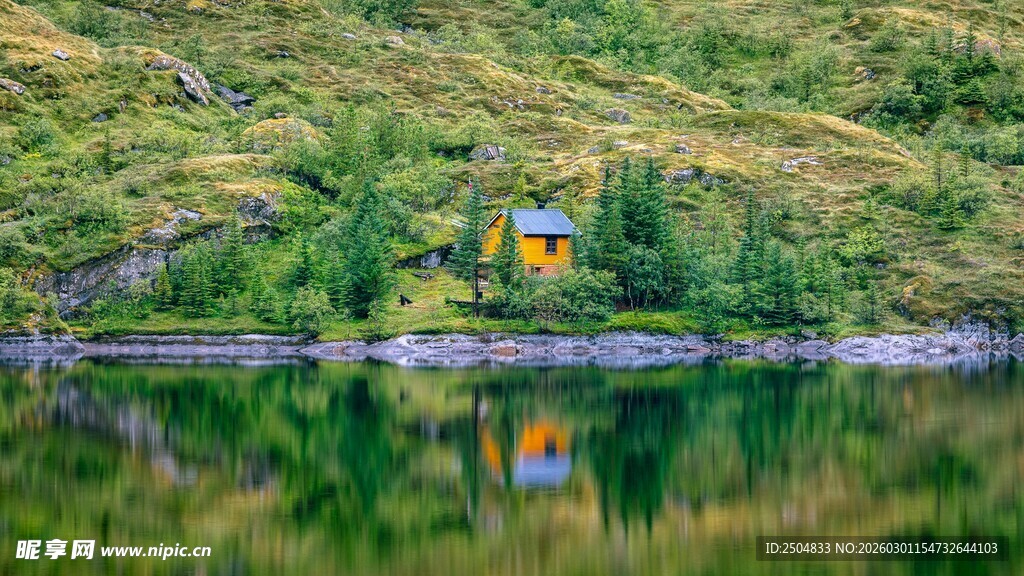 湖畔小屋 自然静谧之景