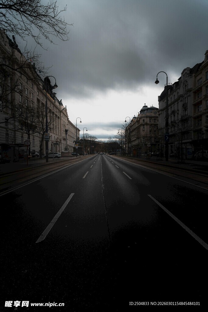  沉街道 空荡静谧景象