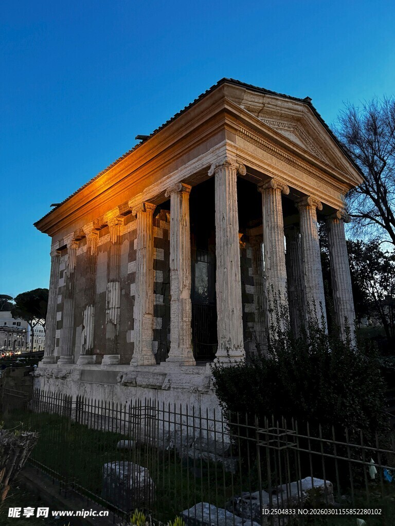 古罗马建筑黄昏美景