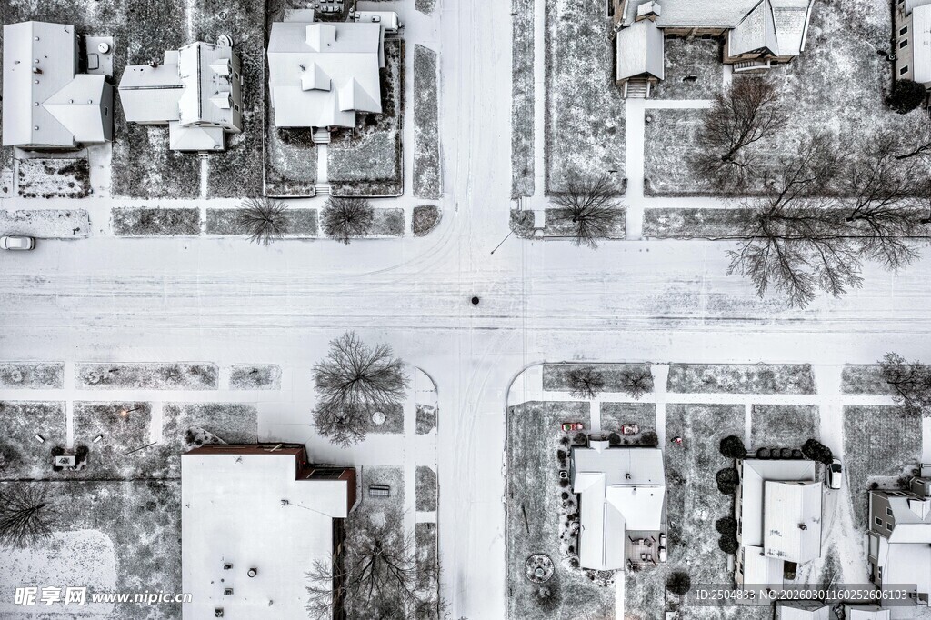俯瞰冬日住宅区景象