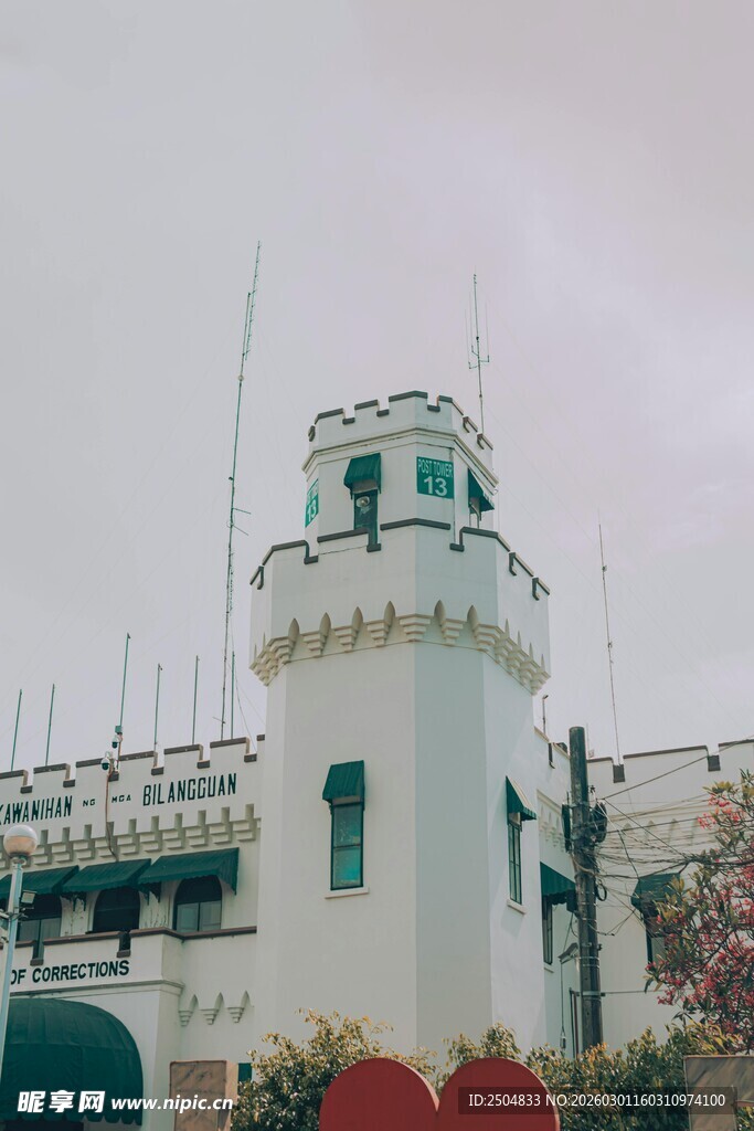 白色塔楼建筑景观