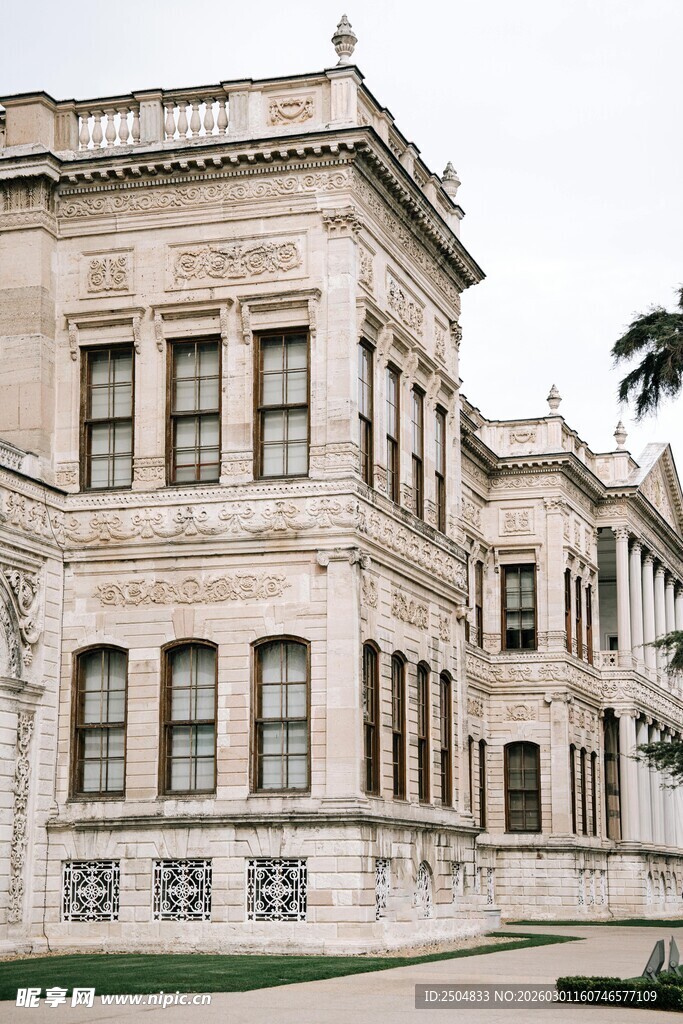 古典风格宏伟建筑外观