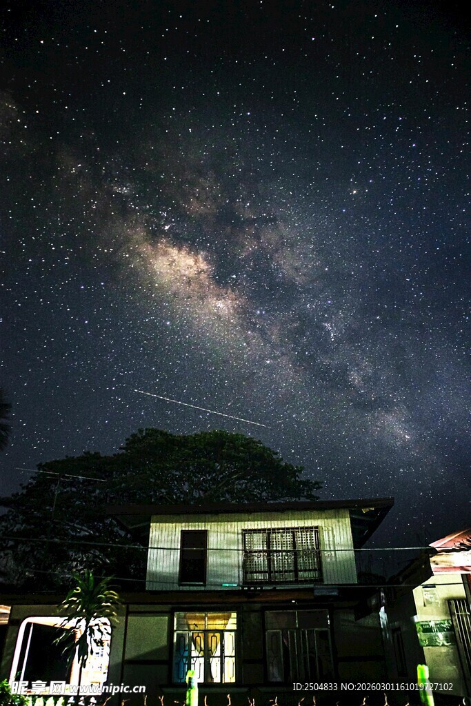 乡村夜空下的璀璨星河