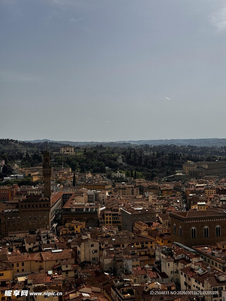 俯瞰古老城市建筑景观