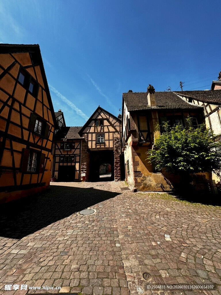  洲小镇古朴石板路街景