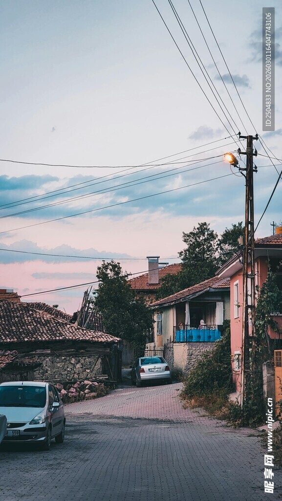 乡村傍晚街道景象