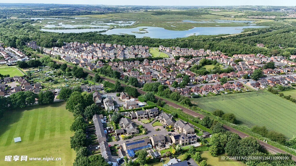 俯瞰美丽宁静的乡村小镇