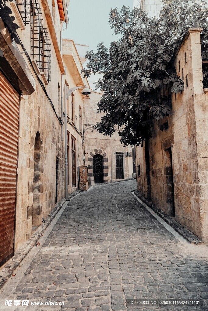 古老幽静的狭窄街巷