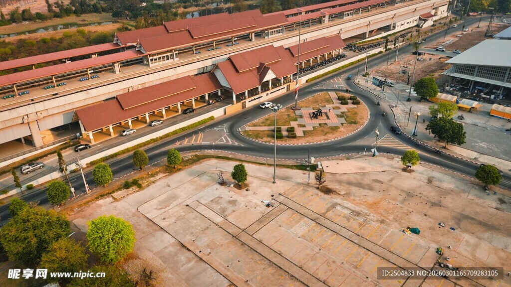 俯瞰工业厂区景观